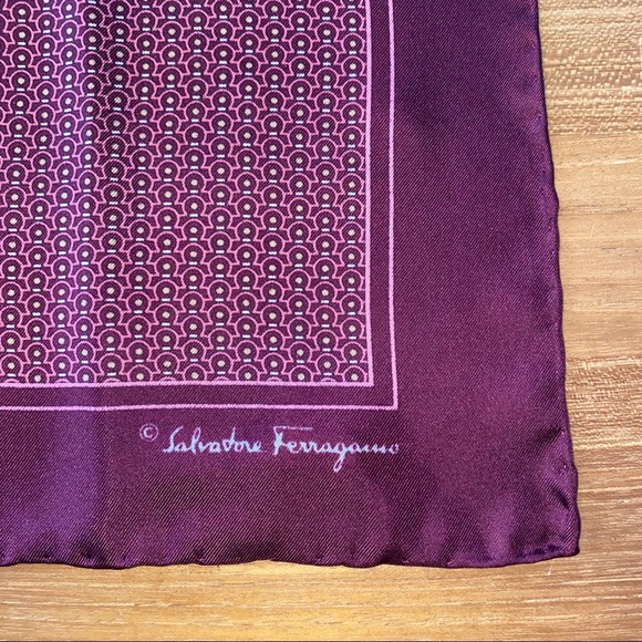 Salvatore Ferragamo pocket square - Picture 2 of 7